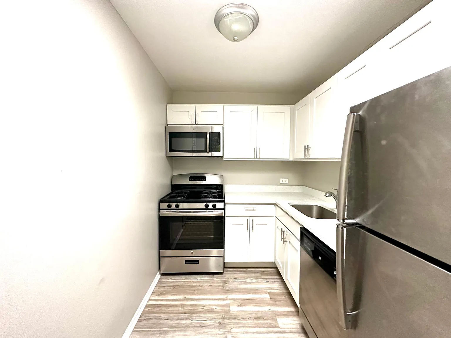 2 bed, 800 sqft, $3,398 — Photo 3