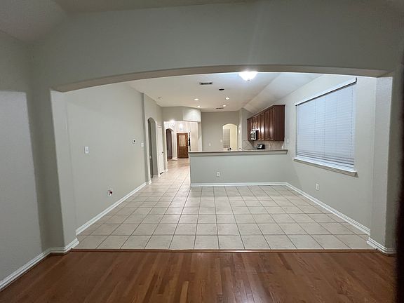 5th image of 5439 Childress Dr