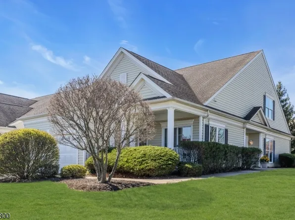 180 Stone Manor Dr, Franklin Twp., NJ 08873