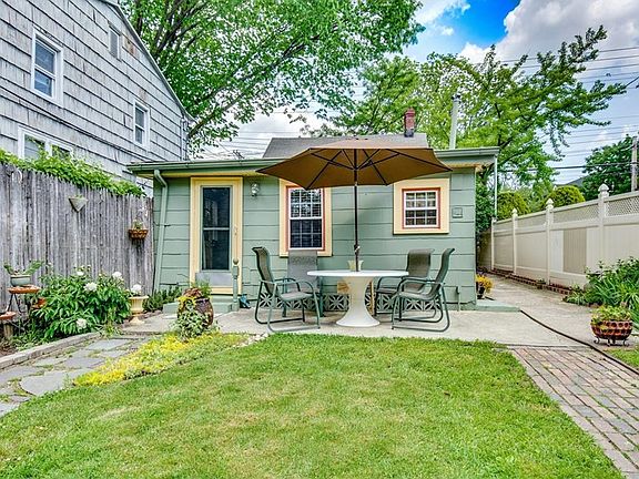 4th image of 369 City Island Ave
