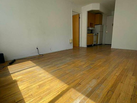 2nd image of 530 W 47th St #4A