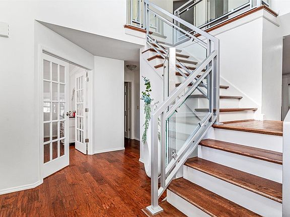 5th image of 2664 Towne Oaks Dr