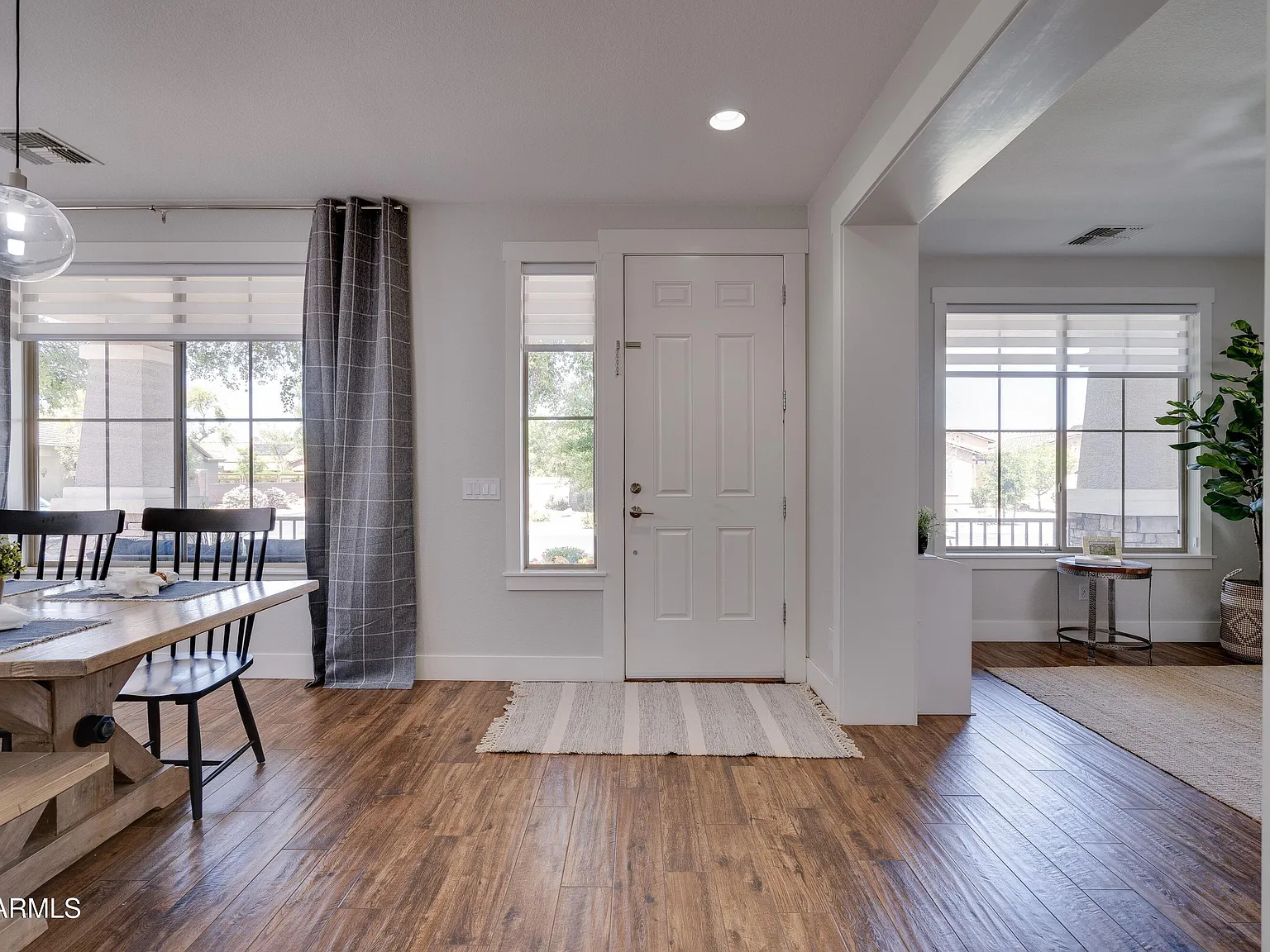 5 bed, 3.0 bath, 2575 sqft, $2,950 — Photo 4