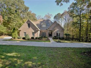 8002 Dorsett Downs Dr, Stokesdale, NC 27357