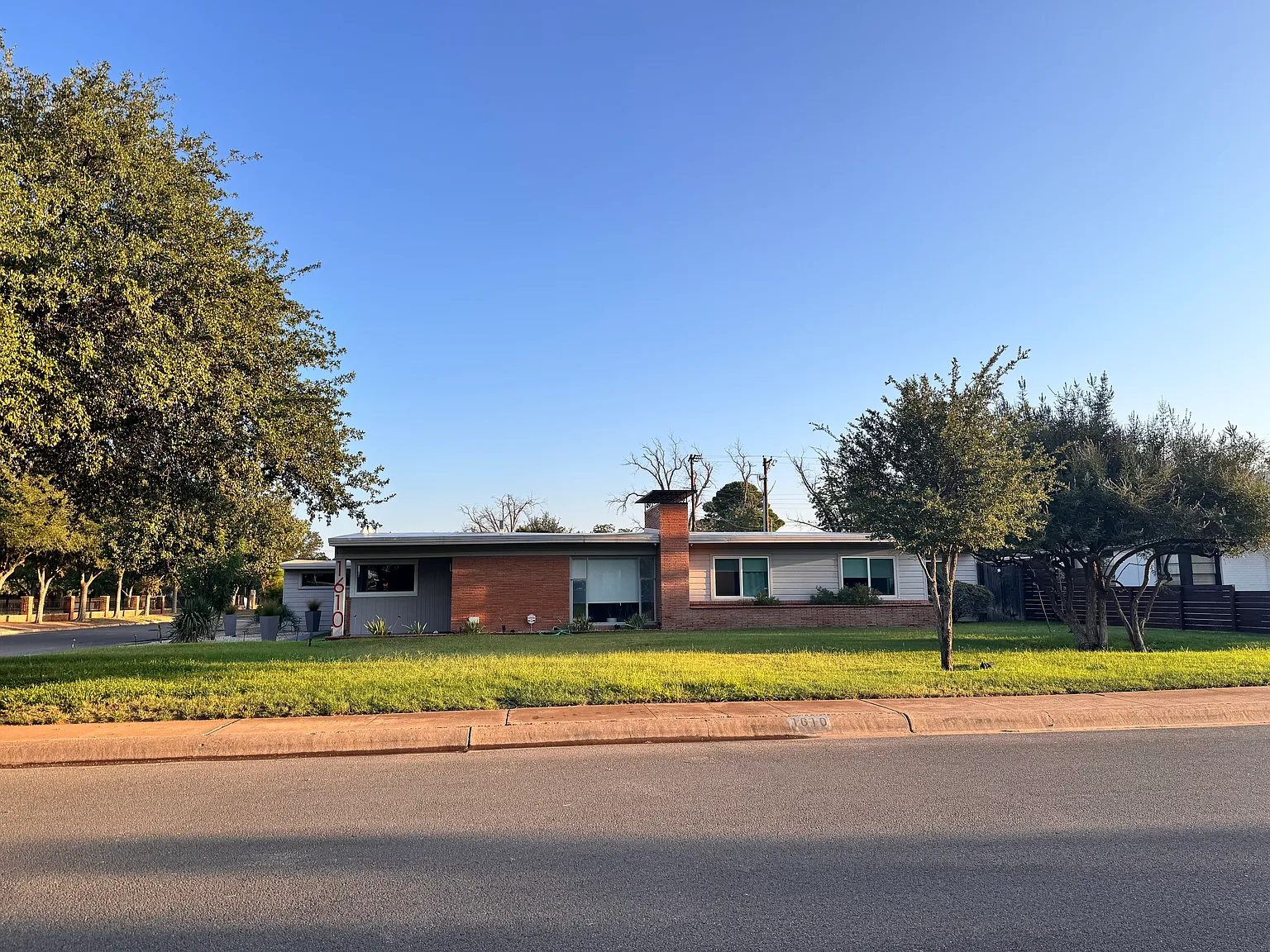 W Indiana Ave, Midland — Photo 3