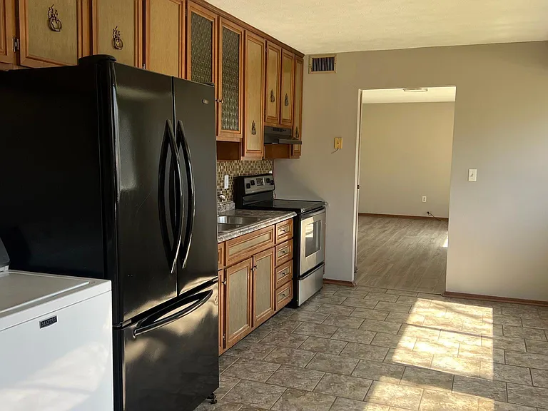 210 Candace St — Photo 2