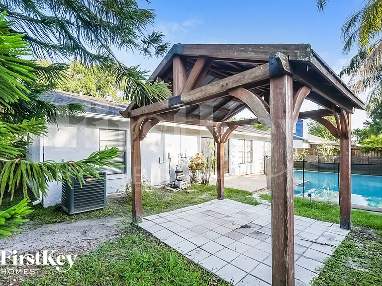 16219 Pebblebrook Dr — Photo 18
