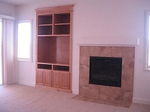 Fireplace/Entertainment Cent