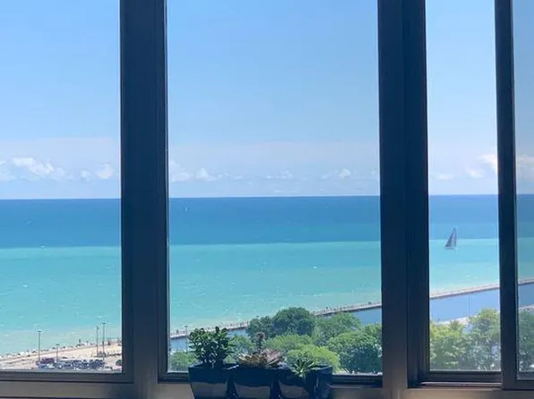 1919 N Summit Ave #8, Milwaukee, WI 53202