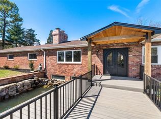 957 Sulphur Spring Rd, Ballwin, MO 63021