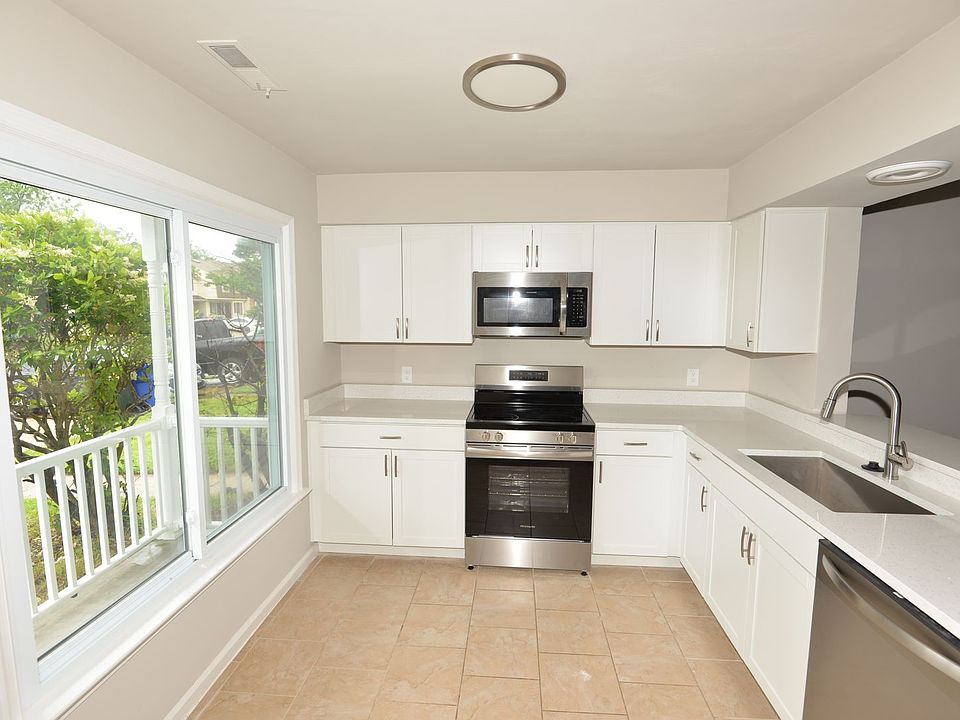 1st image of 1576 Jameson Dr