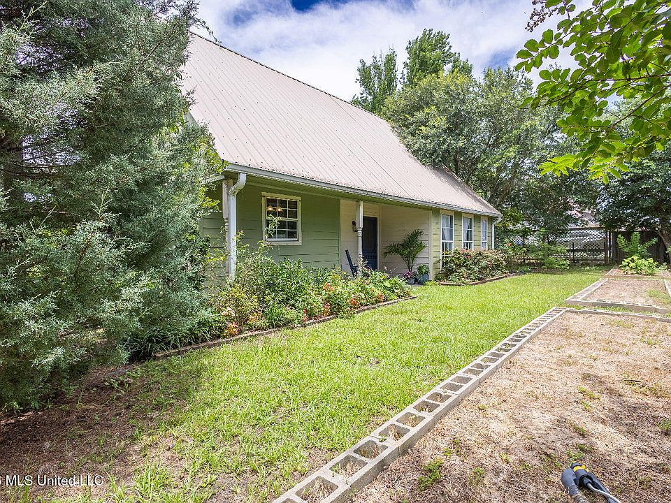 1st image of 76 Shadow Lake Dr