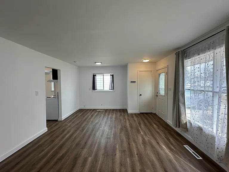 1615 E Greig Ave — Photo 4