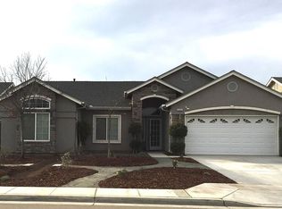 553 N Morningside Dr, Dinuba, CA 93618