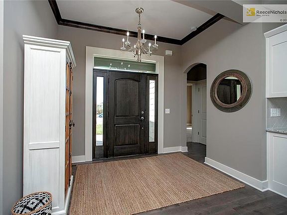 Upgraded front door, side lights, Crown Molding, & Hardwood Floor at Entry!