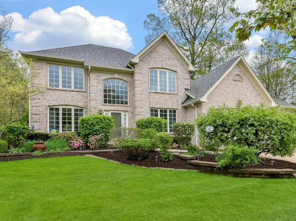 3006 King Richard Cir, Saint Charles, IL 60174