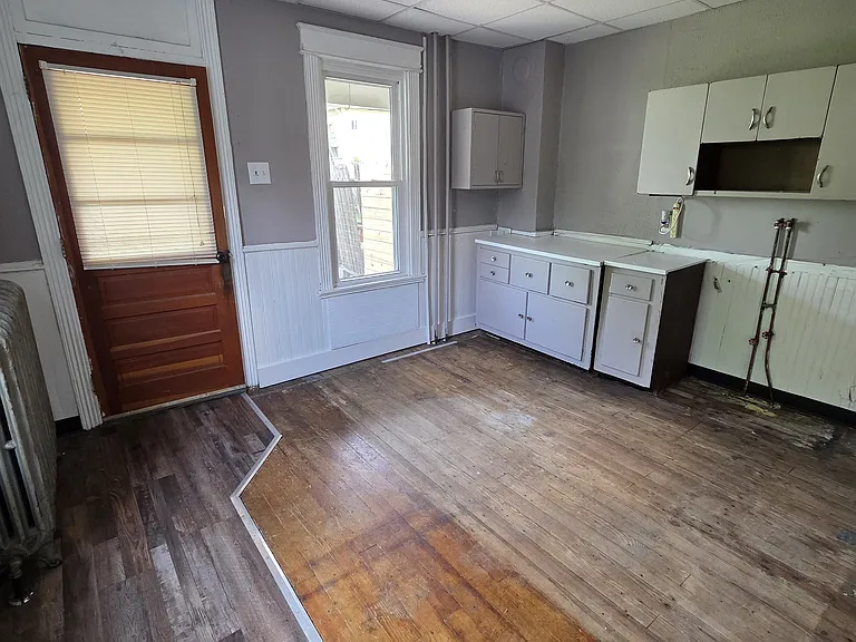 E Phillips St — Photo 8