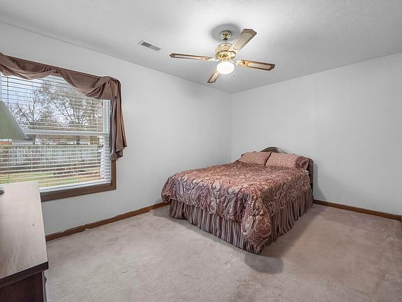 5th image of 709 Clifty Falls Ln