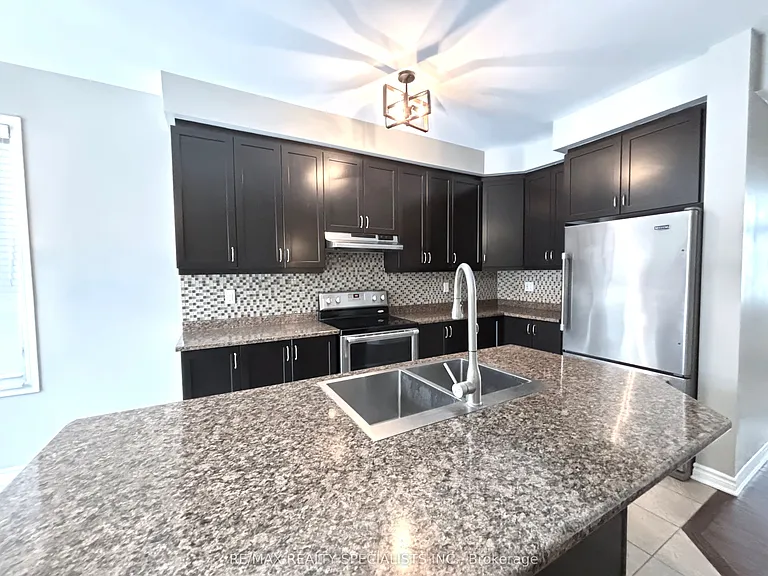 227 Spring Creek Dr — Photo 3