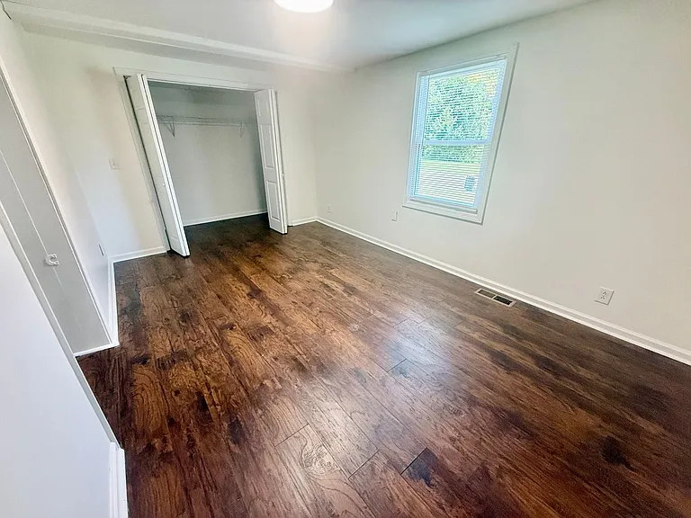 902 Gibson Dr — Photo 8