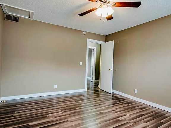 3rd image of 2337 Oak Ct #2337