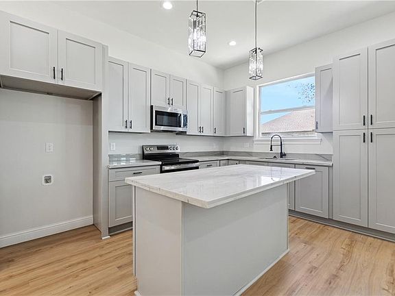4th image of 4926 Knight Dr