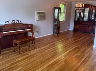 10 Marilyn Blvd, Plainview, NY 11803