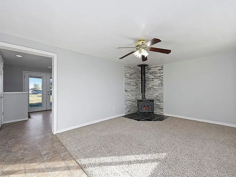 710 Taylor St W — Photo 5