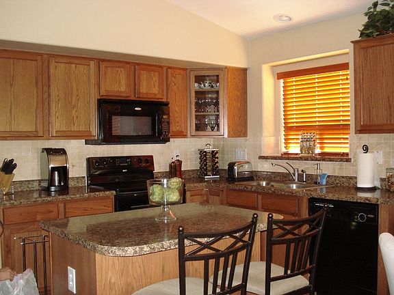 5th image of 41298 W Thornberry Ln