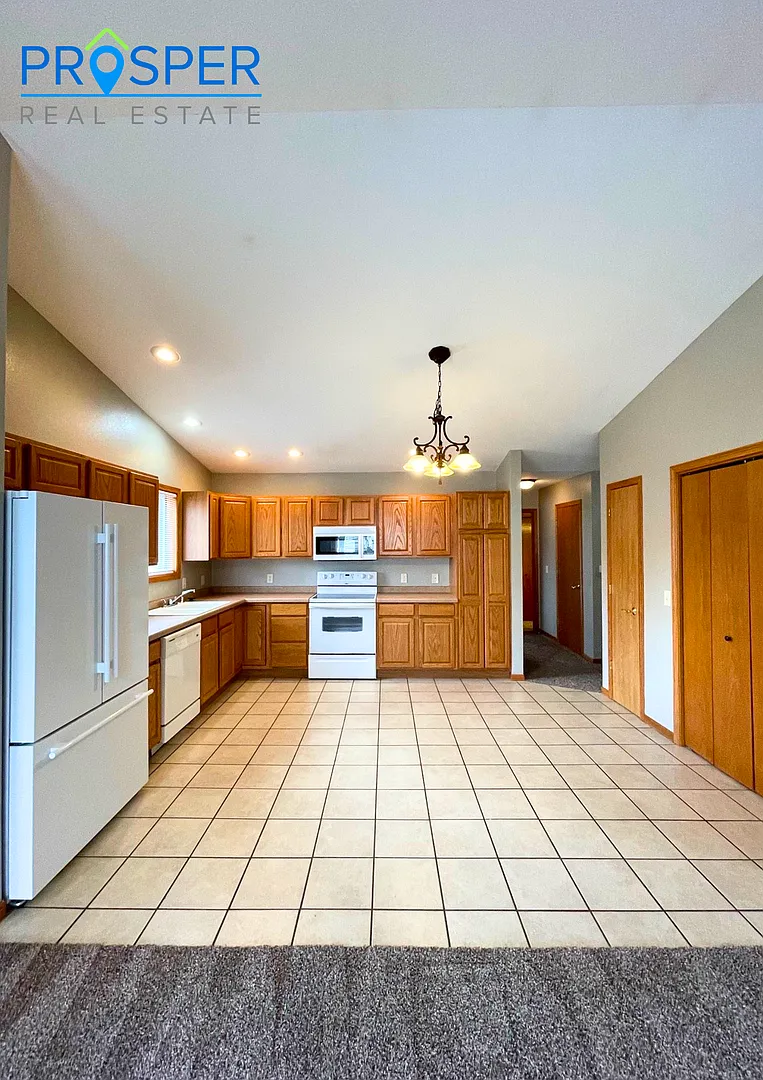 TR3730 — Photo 1