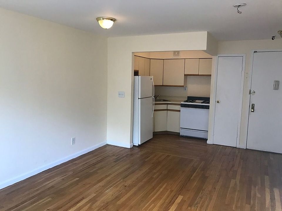 2nd image of 136 Hillside Ave APT 3A