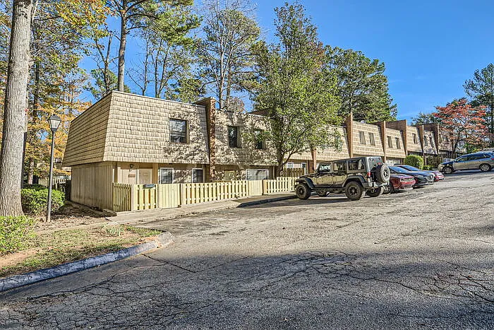 6424 Woodstone Way — Photo 3