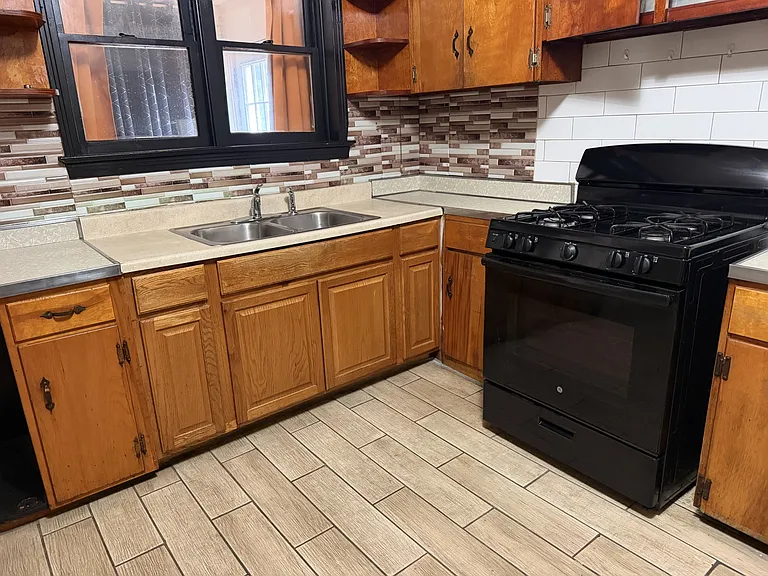 202 Carson Ave #3 — Photo 6