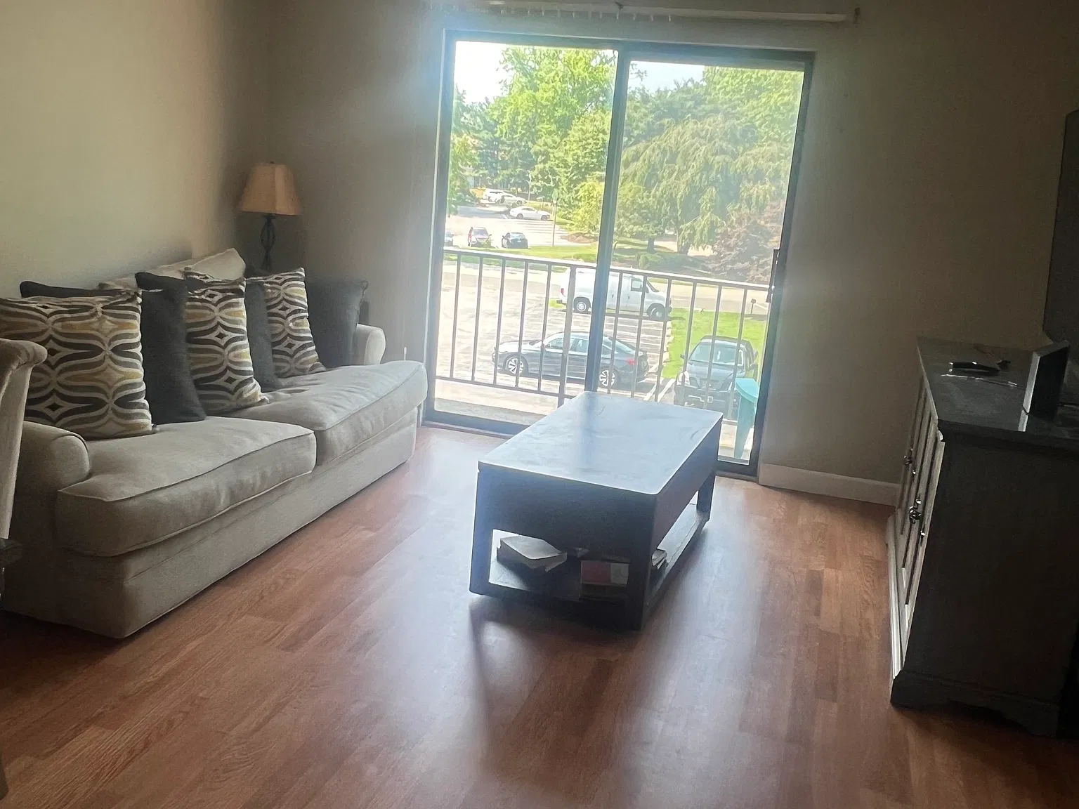 2 bed, 900 sqft, $1,800 — Photo 2