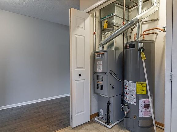 5th image of 102 Maple Brook Dr Unit 102