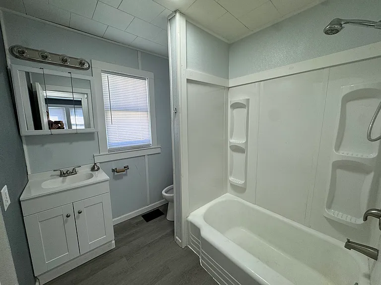1004 E Dixon St — Photo 7