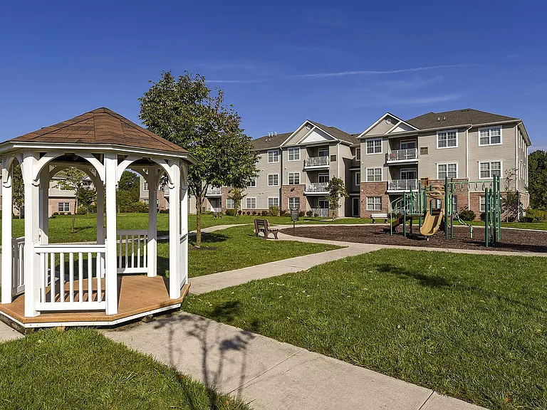 Aspen Court Apartments — Photo 22