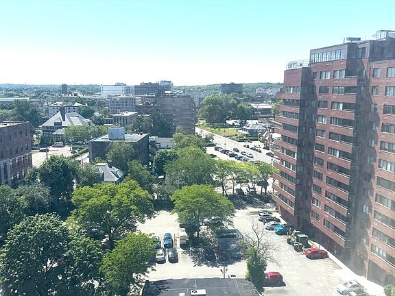 4th image of 1025 Hancock St Unit 14F