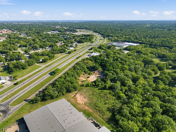 3rd image of Seymore Cir