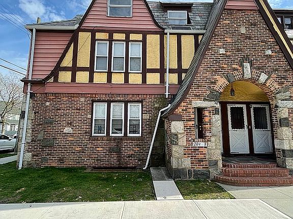 2nd image of 20418 42nd Ave