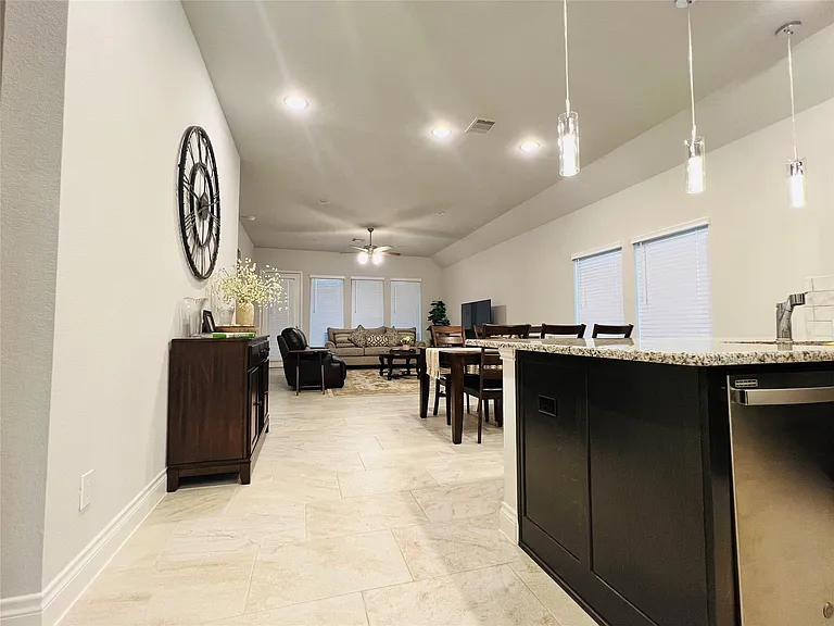 2102 Marian Lee Ln — Photo 9