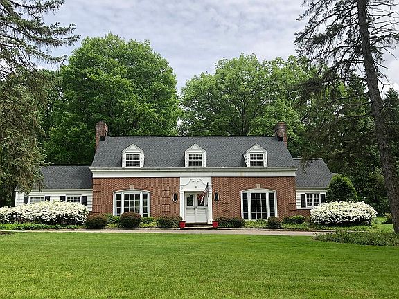 4th image of 345 E Fairlawn Blvd