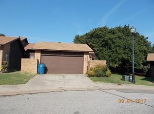 707 Stonecroft Cir, Edmond, OK 73034