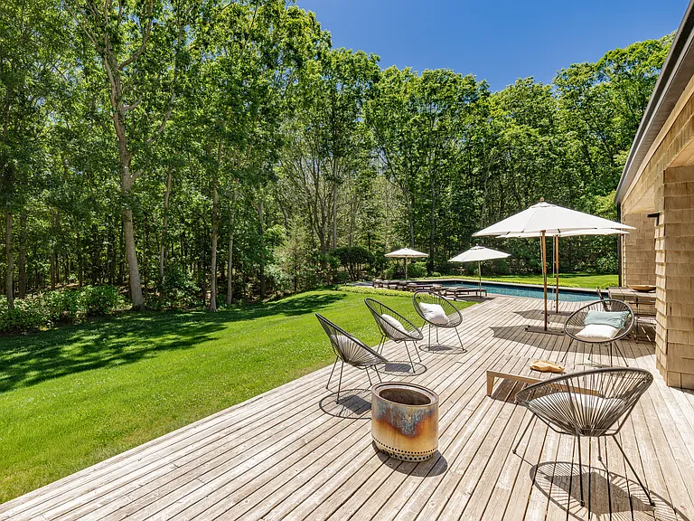 753 Edge Of Woods Rd — Photo 39