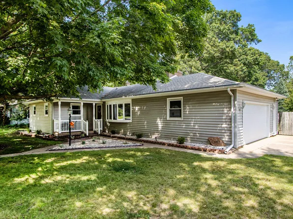 10113 Terry Ln, Portage, MI 49002