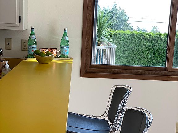 Eat-in space at the bar - or add a bistro table