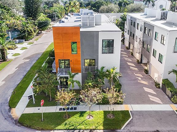 4th image of 924 NE 4th Street #924
