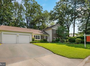 5945 Oak Leather Dr, Burke, VA 22015