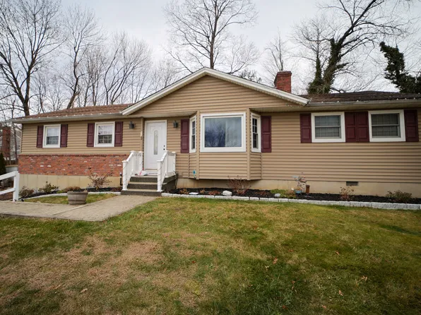 10 Lillian Avenue, New Fairfield, CT 06812