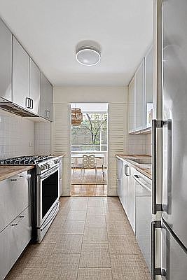 5th image of 333 E 69th St Townhouse 15
